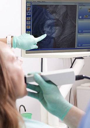 Dentist and patient looking at intraoral photos